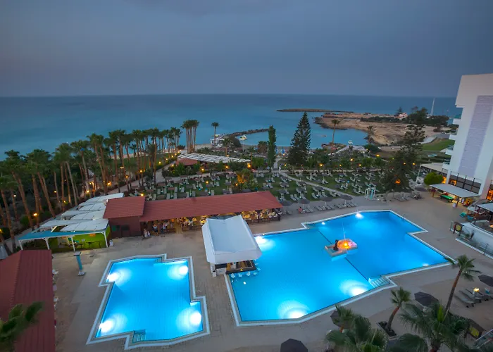 Cavo Maris Beach Hotel & Suites