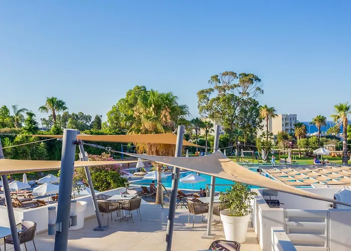 Adelais Bay Hotel